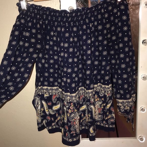 Patterned off the shoulder blouse. - Picture 3 of 6